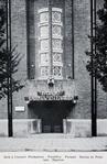 De oorspronkelijke ingang.
              <br/>
              Wattjes - Nieuw-Nederlandsche Bouwkunst, 3e druk, 1929